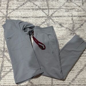 FIGS Cement scrub set